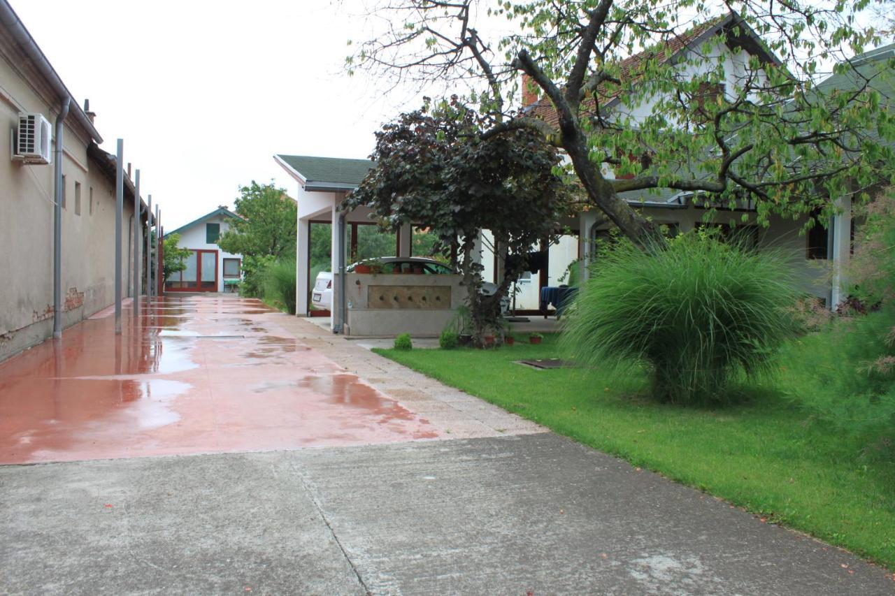 Boulevard Garden House - Free And Save Parking In The Locked Yard ชูปริยา ภายนอก รูปภาพ